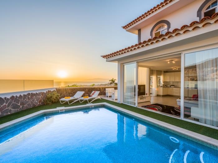 Villa Bianca di Lusso Vista Mare, Piscina