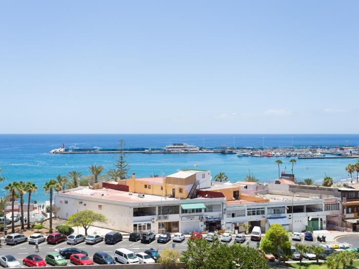 image 63 First sea line Los Cristianos, wifi, dishwasher 15
