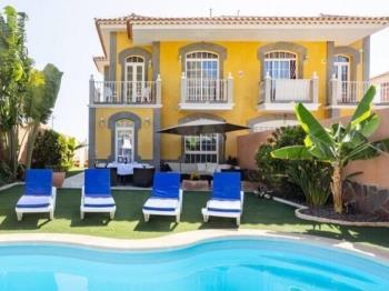 Villa Encanto, heated and salt water pool!