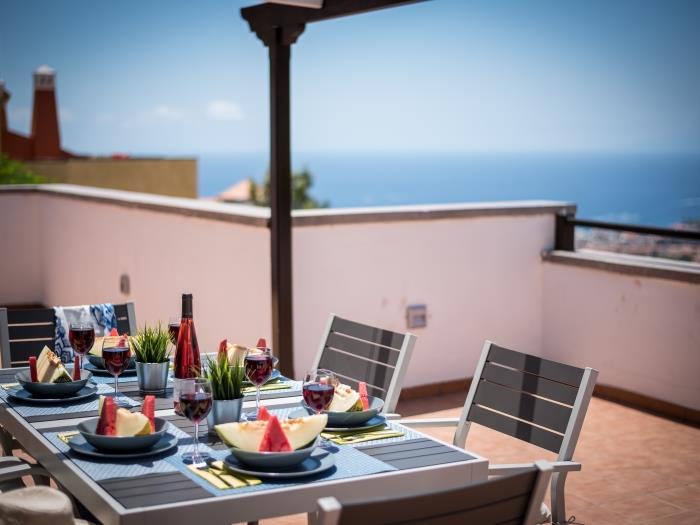 image 2. Incantevole villa con piscina privata e vista mare 1