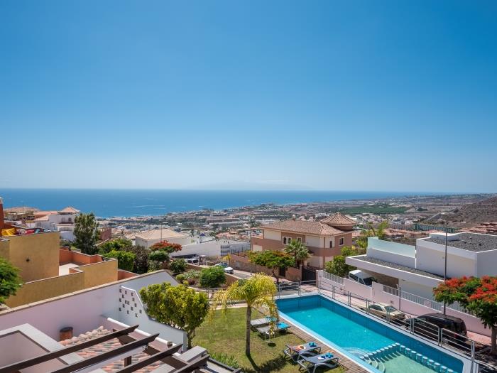image 2. Incantevole villa con piscina privata e vista mare 26