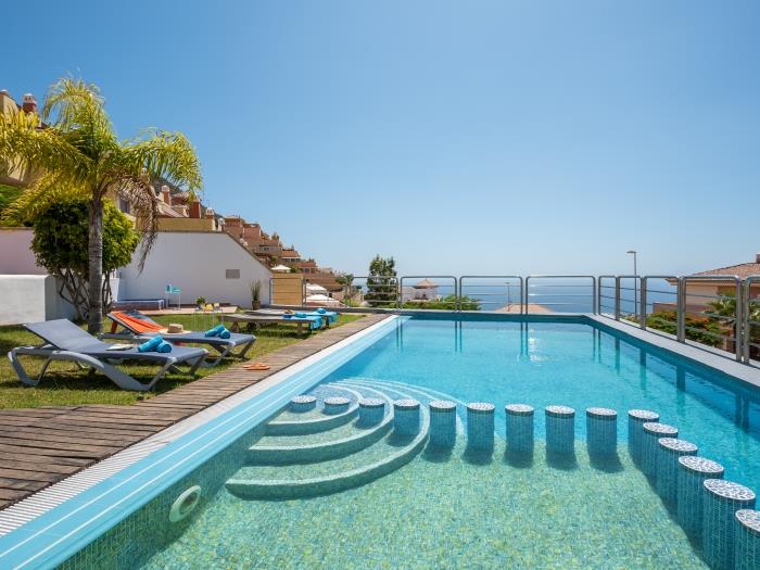 image 2. Incantevole villa con piscina privata e vista mare 33