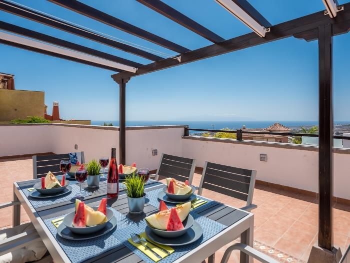 image 2. Incantevole villa con piscina privata e vista mare 36