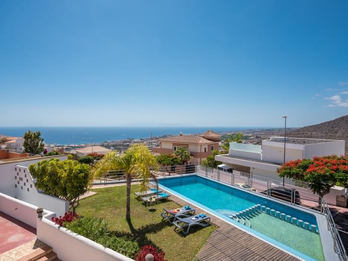 image 2. Incantevole villa con piscina privata e vista mare 37