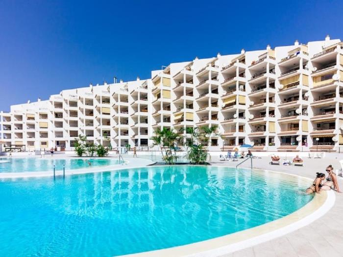 image Great 'San Marino' Terrace & Pool 12