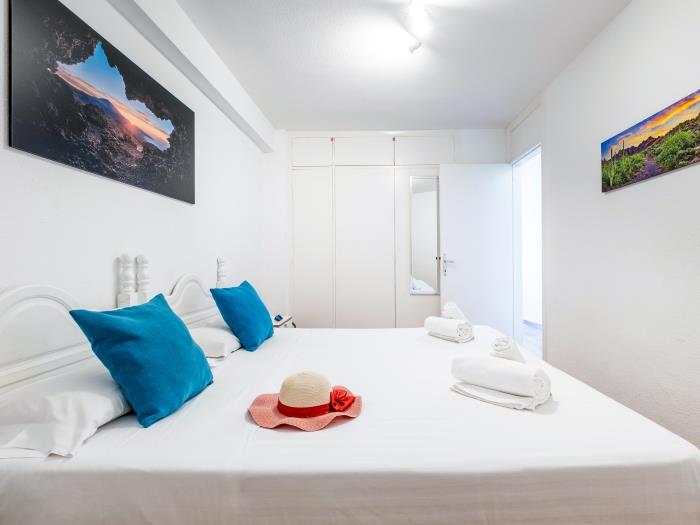 image 32. Bright Copacabana ocean view, free WiFi 15