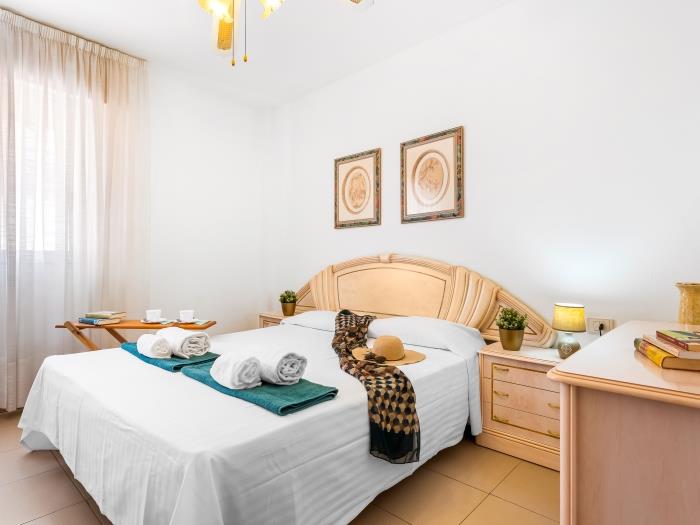 image 1.1 Beautiful seafront with balcony and WIFI 18