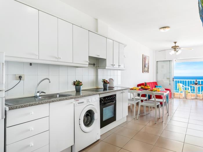 image 1.1 Beautiful seafront with balcony and WIFI 27