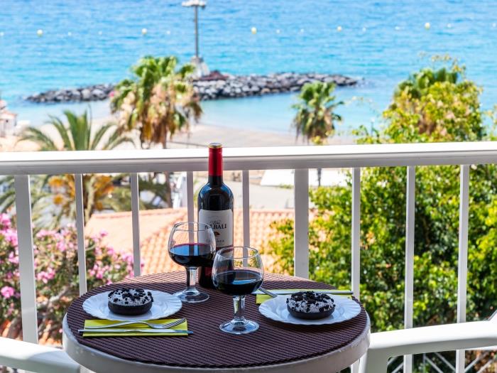 image 1.1 Beautiful seafront with balcony and WIFI 31