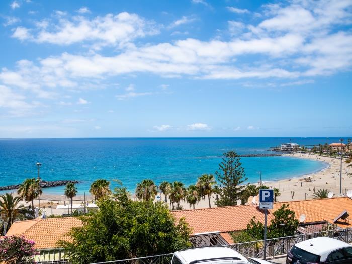 image 1.1 Beautiful seafront with balcony and WIFI 33
