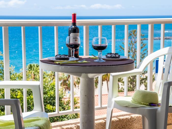 image 1.1 Beautiful seafront with balcony and WIFI 4