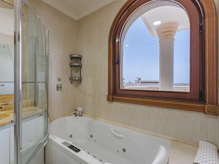 image Luxury Villa Nautilus Heated pool & Spa 31