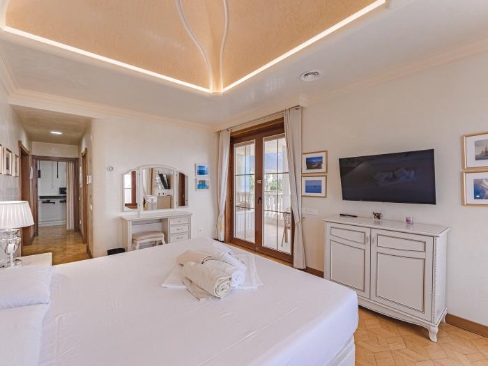 image Luxury Villa Nautilus Heated pool & Spa 6