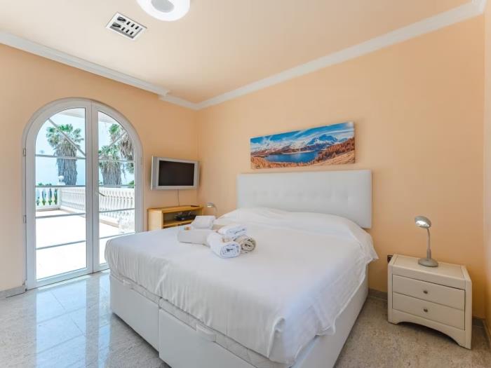 image Majestic Golf Villa Heated Pool Sea view 17