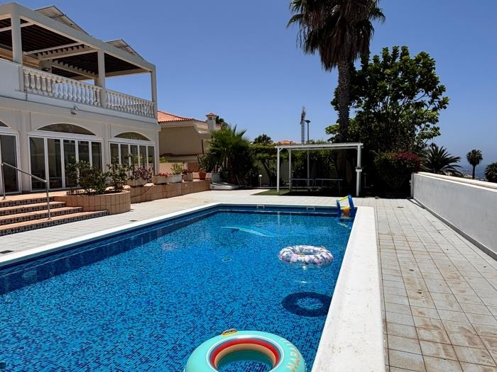 image Majestic Golf Villa Heated Pool Sea view 5