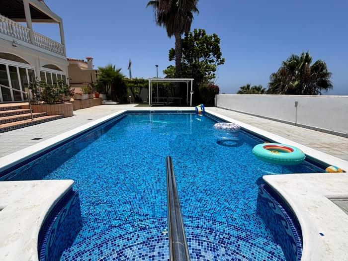 image Majestic Golf Villa Heated Pool Sea view 7