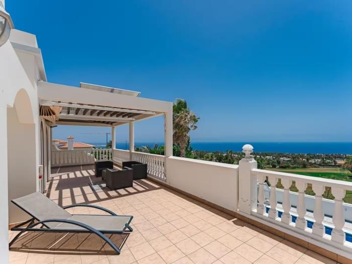 image Majestic Golf Villa Heated Pool Sea view 8