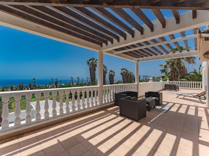 image Majestic Golf Villa Heated Pool Sea view 9