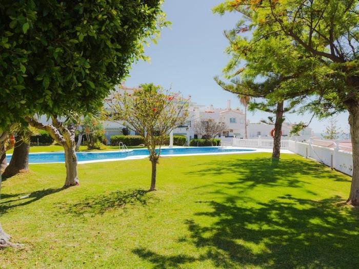 image Torrenueva Park 308 Sea views, pool and parking 37