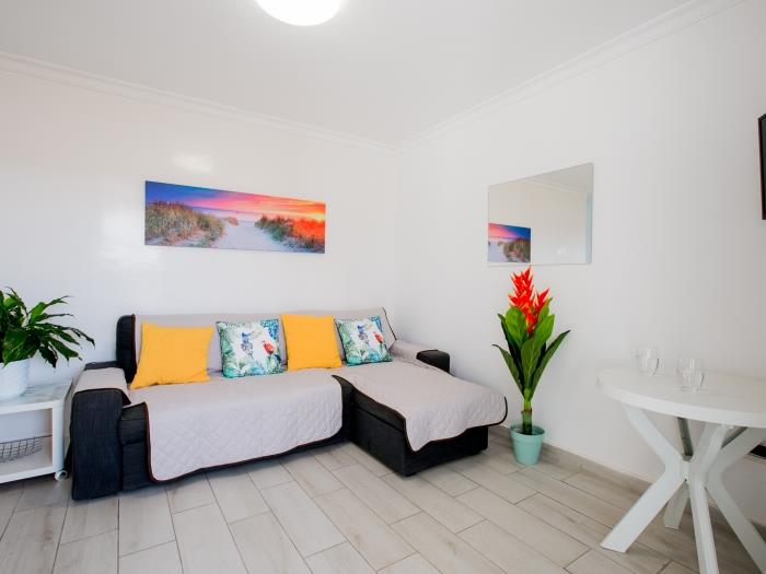image 603C Summerland Beautiful apartment, 6th floor 14