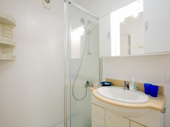 image 603C Summerland Beautiful apartment, 6th floor 5