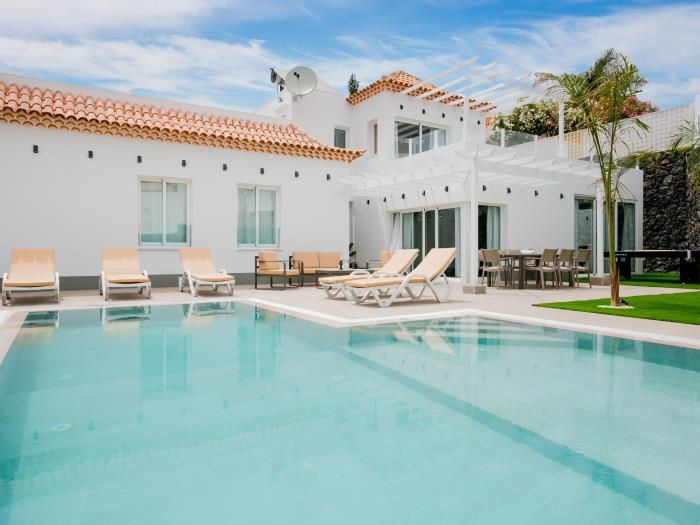 image Villa Elite: Your private haven with heated pool 13