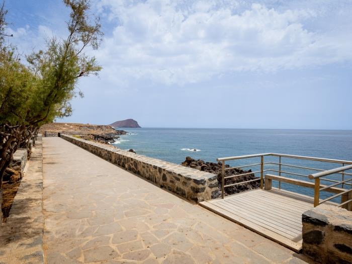 image Las Rocas by the Ocean, Wifi and Sea View 6