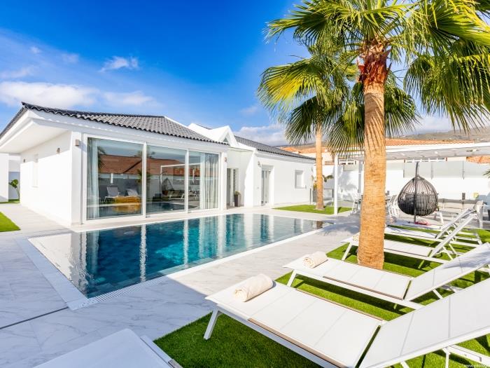image Villa Nicole wifi private Heated Pool 0