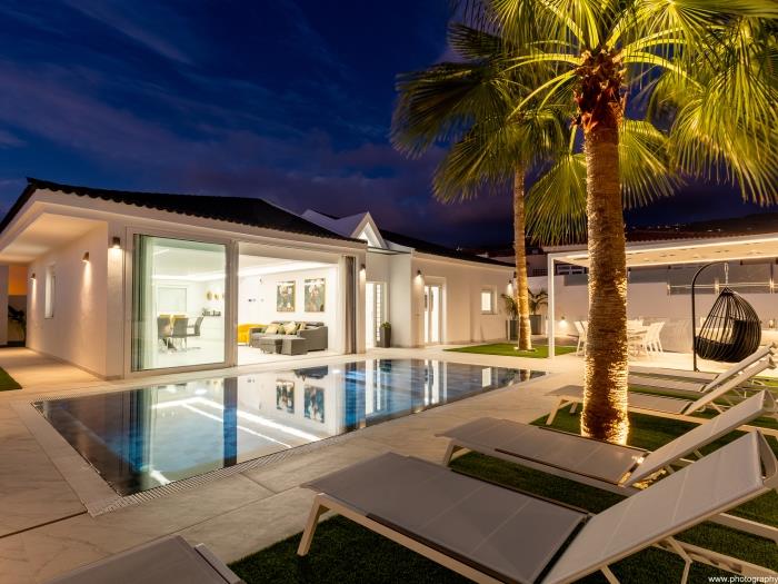 image Villa Nicole wifi private Heated Pool 1