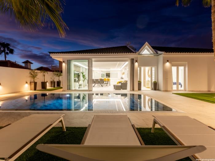 image Villa Nicole wifi private Heated Pool 3