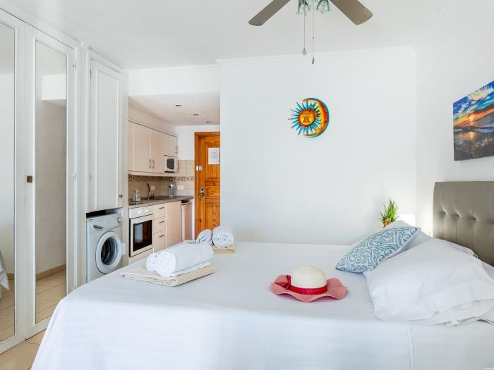 image Port Royale shine and bright, heated pool 9