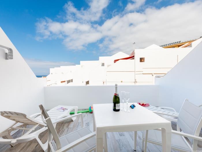 image Style and Comfort: Marina Primavera 88, Pool Included! 11