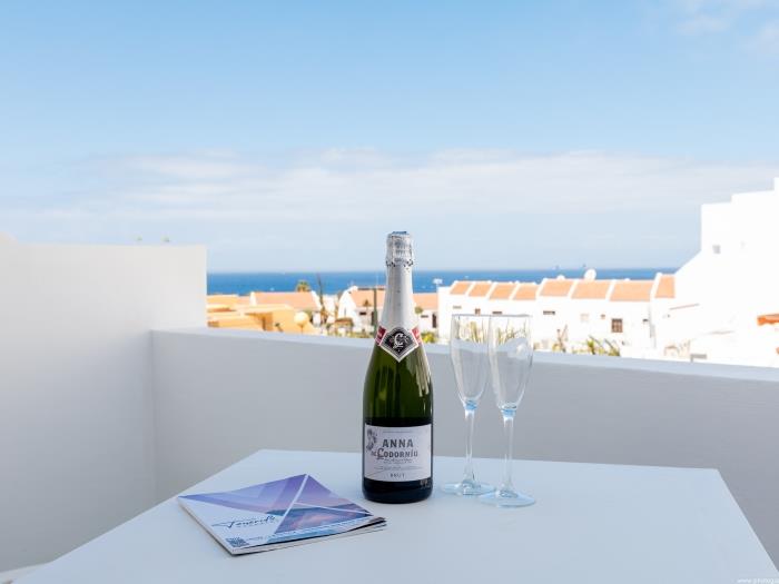 image Style and Comfort: Marina Primavera 88, Pool Included! 15