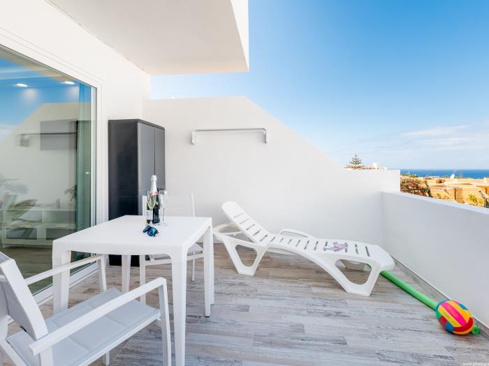 image Style and Comfort: Marina Primavera 88, Pool Included! 27