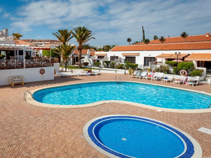 image Style and Comfort: Marina Primavera 88, Pool Included! 6