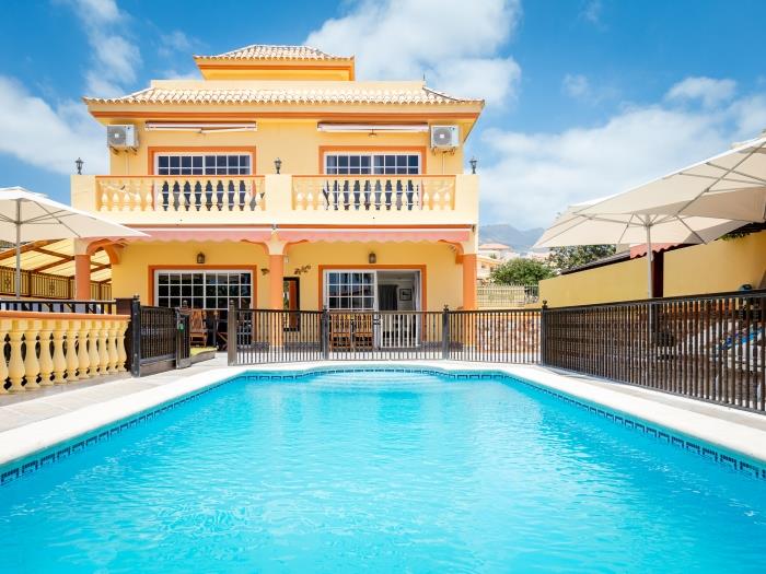 image Luxury Villa Luna with Private Heated Pool 1