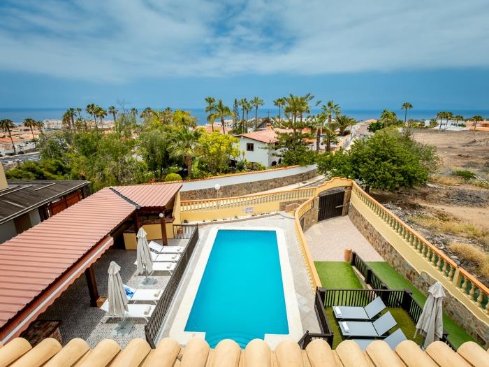 image Luxury Villa Luna with Private Heated Pool 22