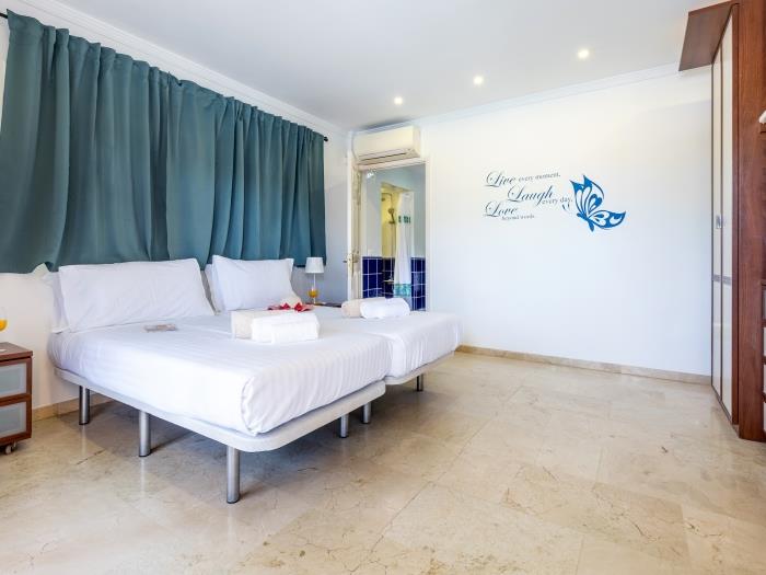 image Luxury Villa Luna with Private Heated Pool 25