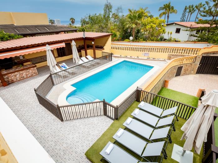 image Luxury Villa Luna with Private Heated Pool 28
