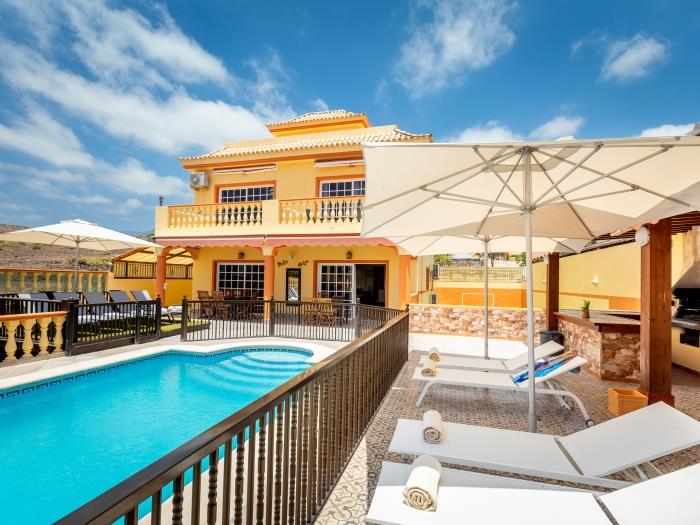image Luxury Villa Luna with Private Heated Pool 2