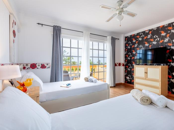 image Luxury Villa Luna with Private Heated Pool 44