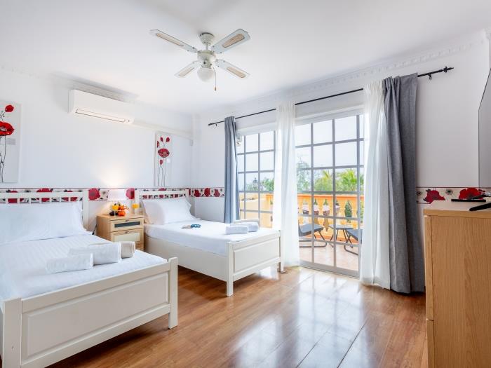 image Luxury Villa Luna with Private Heated Pool 46