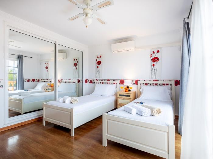 image Luxury Villa Luna with Private Heated Pool 47