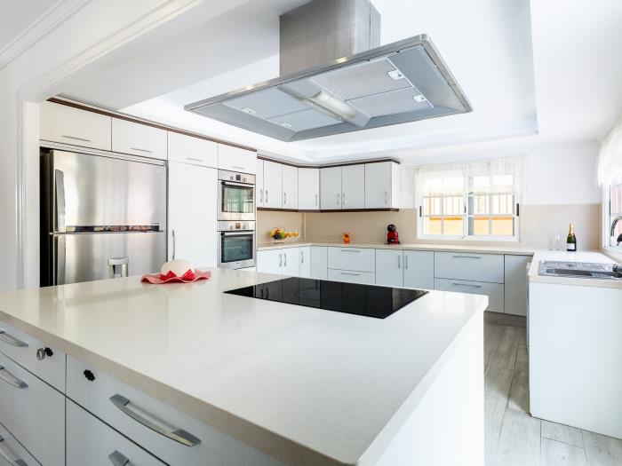 image Luxury Villa Luna with Private Heated Pool 4