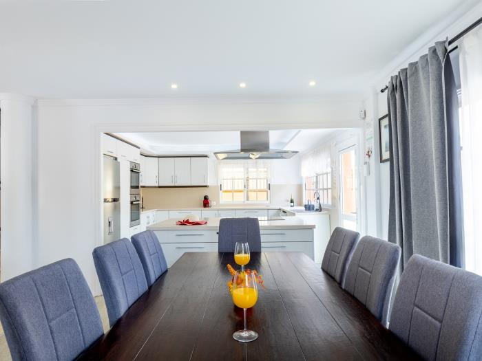 image Luxury Villa Luna with Private Heated Pool 7