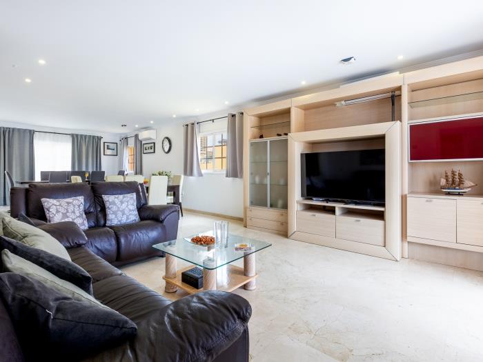 image Luxury Villa Luna with Private Heated Pool 9