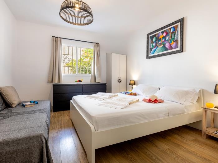 image Modern 2-bedroom apartment with pool 19