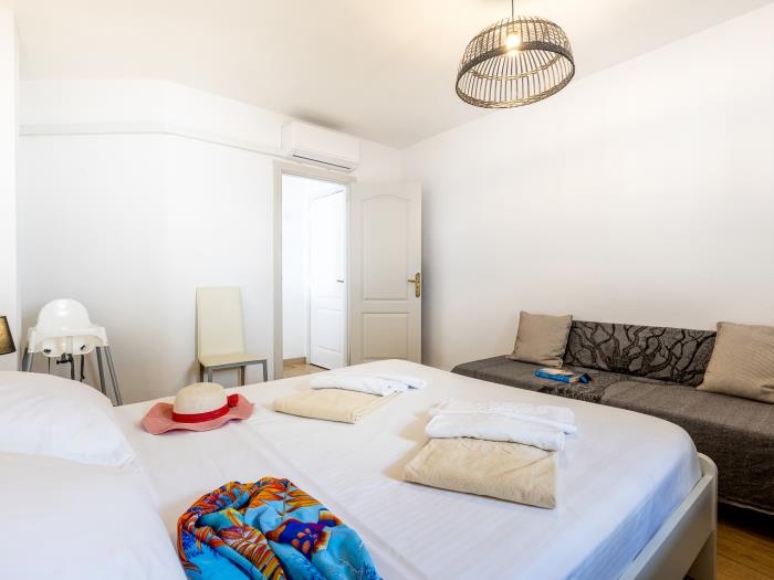 image Modern 2-bedroom apartment with pool 22
