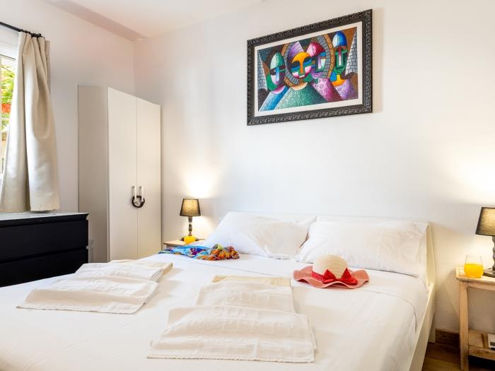 image Modern 2-bedroom apartment with pool 23