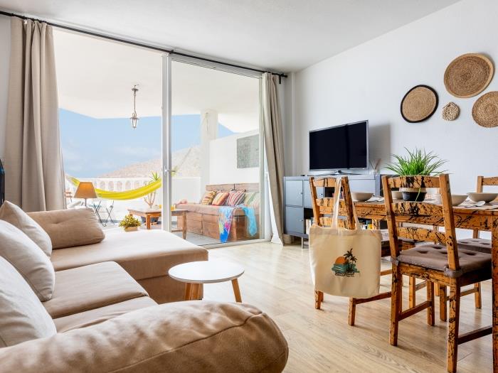 image Modern 2-bedroom apartment with pool 4